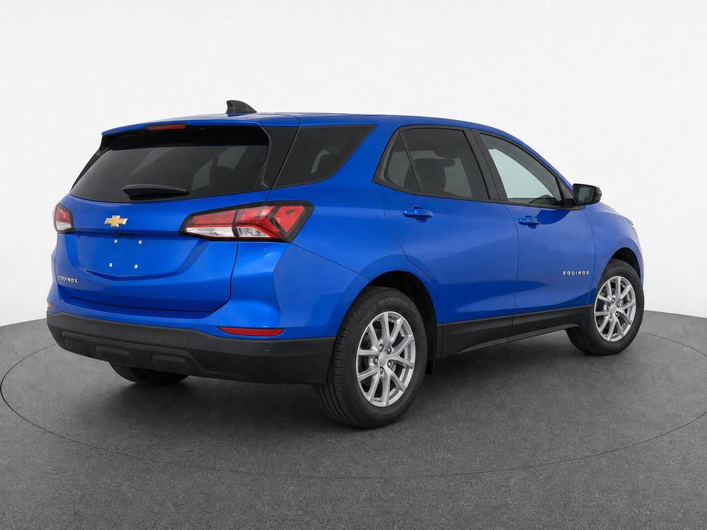 Used 2024 Chevrolet Equinox LS w/ LS Convenience Package FWD image 4