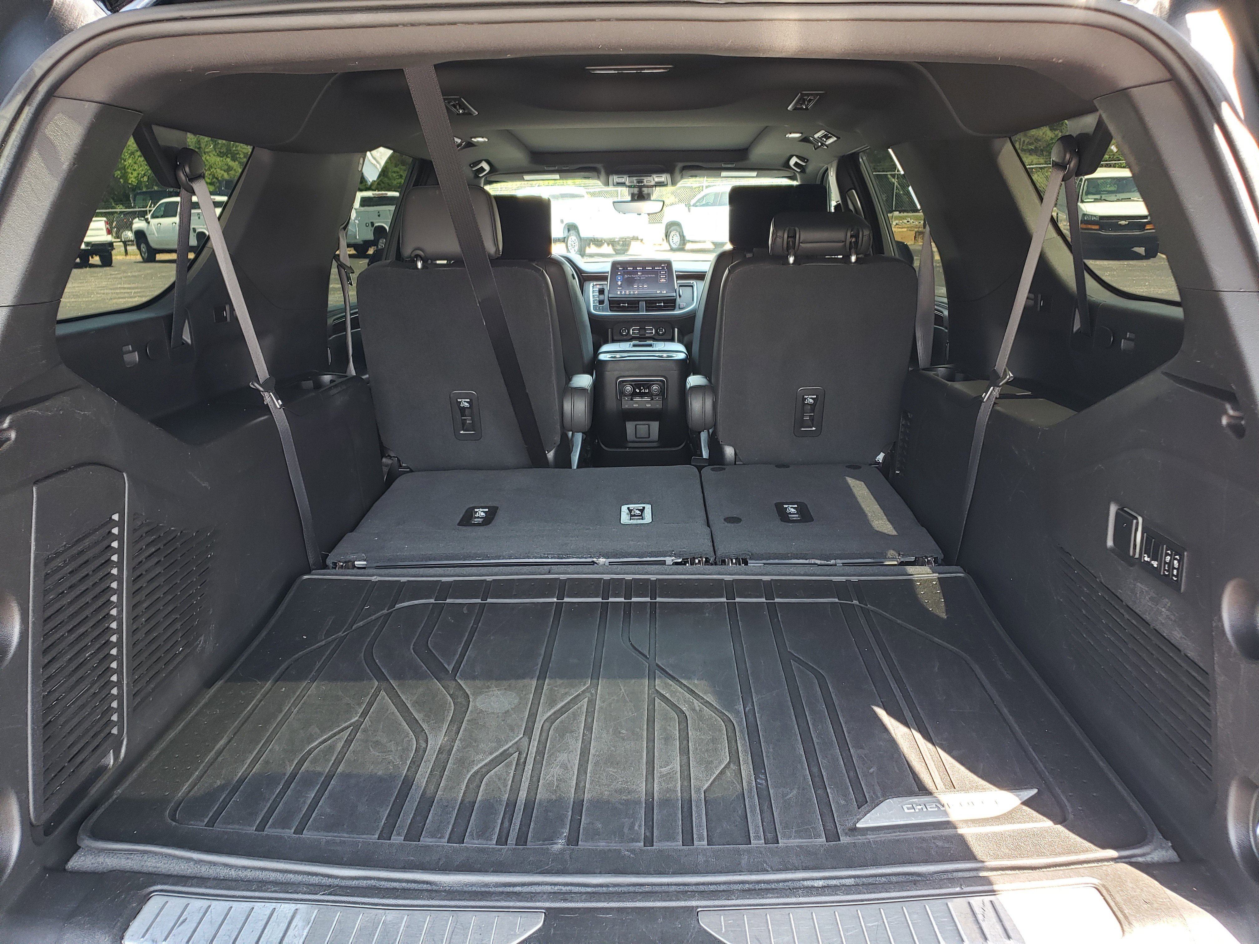 Used 2021 Chevrolet Suburban High Country image 11