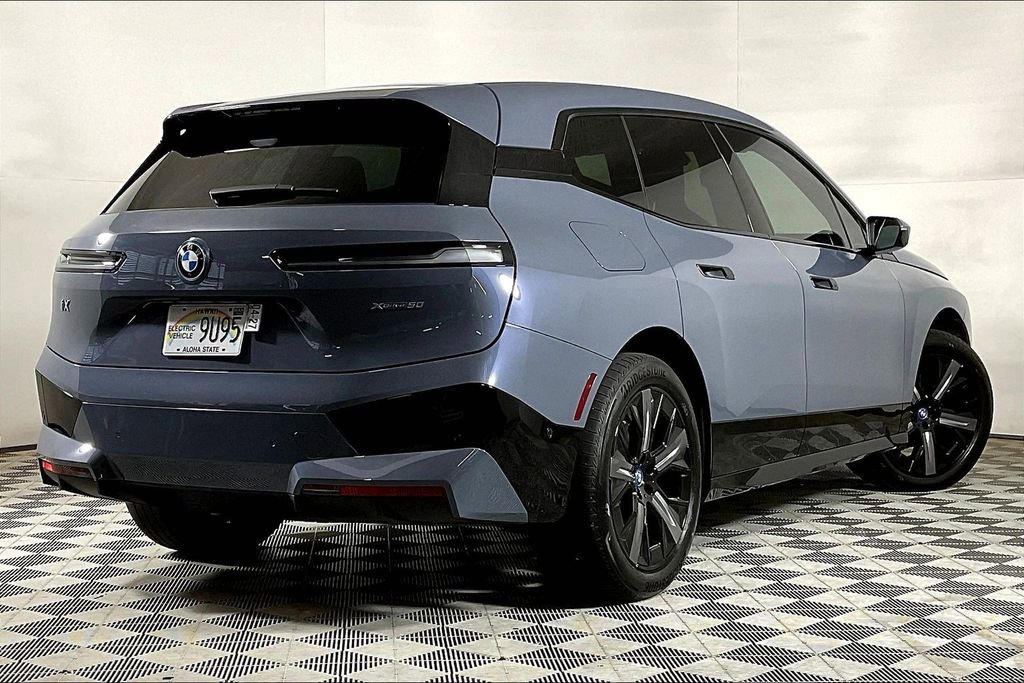 Used 2025 BMW iX xDrive50 w/ Sport Package image 9