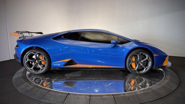 Used 2021 Lamborghini Huracan EVO RWD image 31