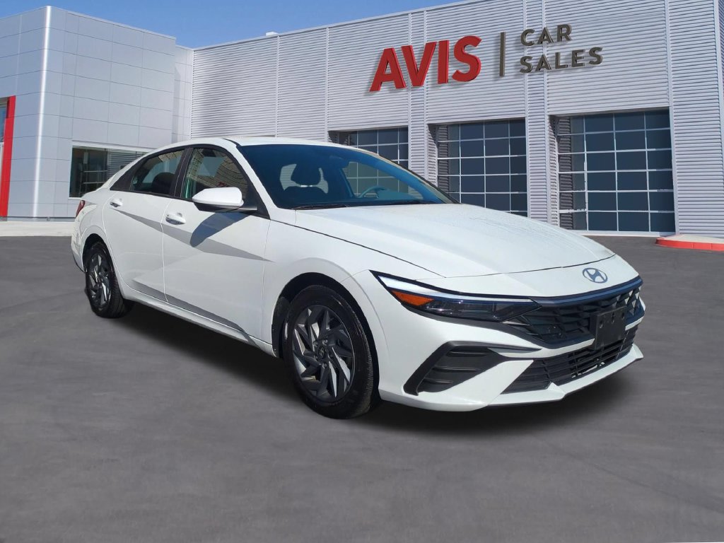 Used 2026 Hyundai Elantra Hybrid FWD image 3