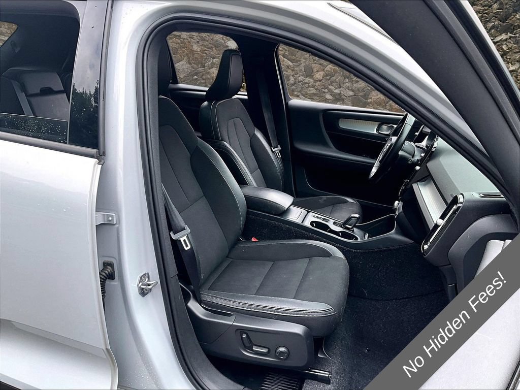 Used 2020 Volvo XC40 T5 Momentum w/ Premium Package AWD/4WD image 7