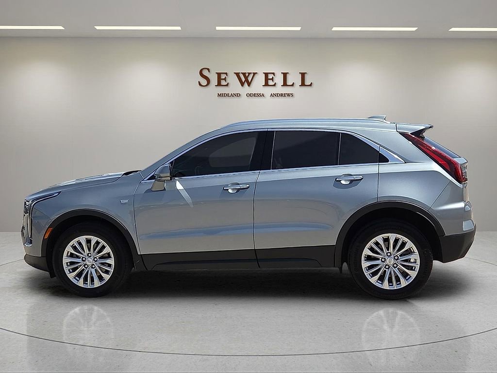 Used 2024 Cadillac XT4 Luxury w/ Cold Weather Package FWD image 2