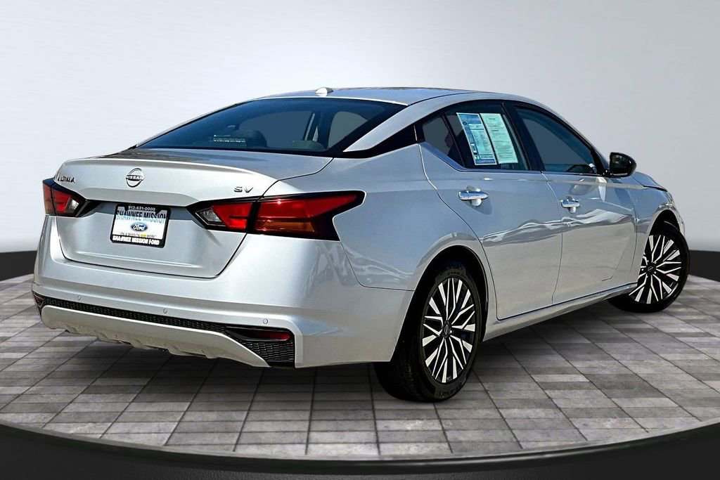 Used 2024 Nissan Altima 2.5 SV FWD image 6