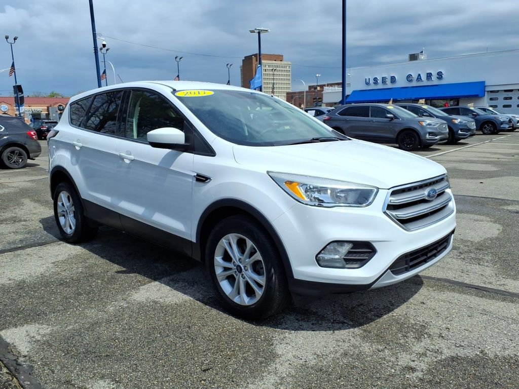 Certified 2017 Ford Escape SE FWD image 3