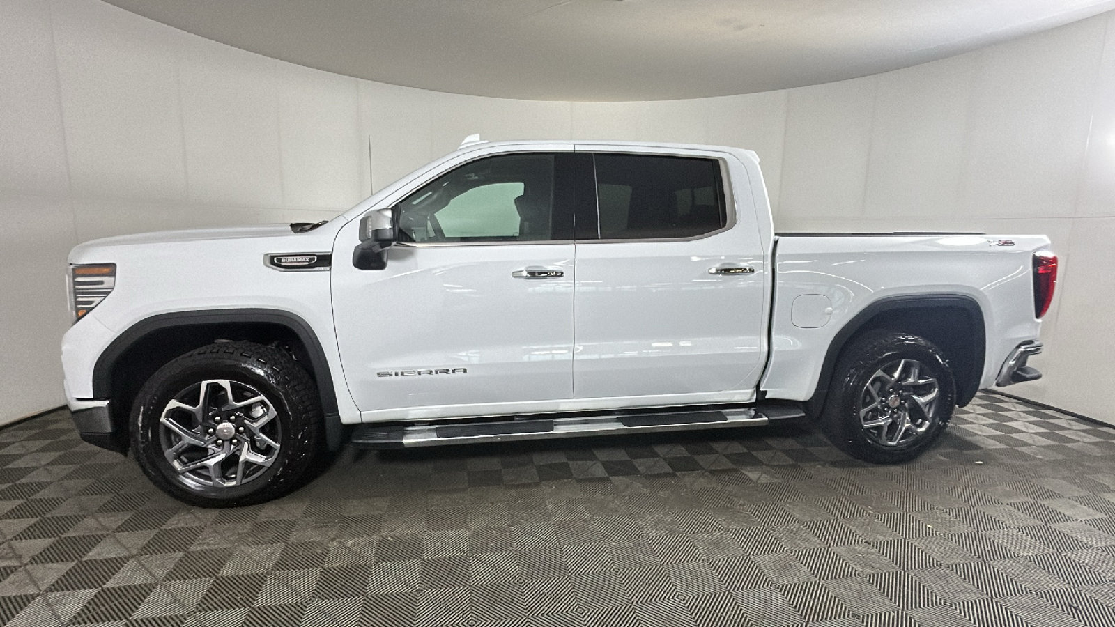 Used 2026 GMC Sierra 1500 SLT w/ SLT Premium Plus Package AWD/4WD image 7