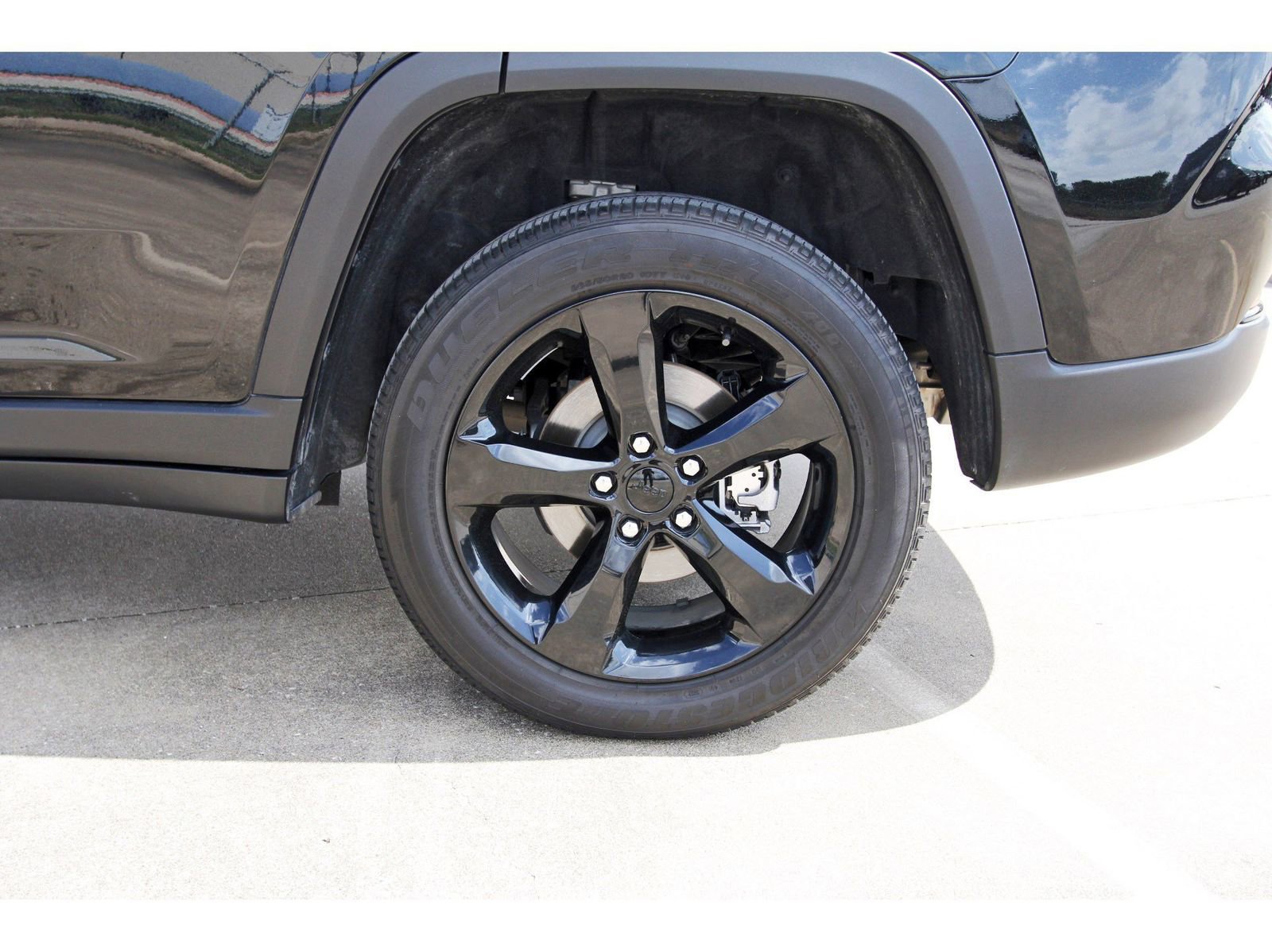 Used 2023 Jeep Grand Cherokee Altitude image 30