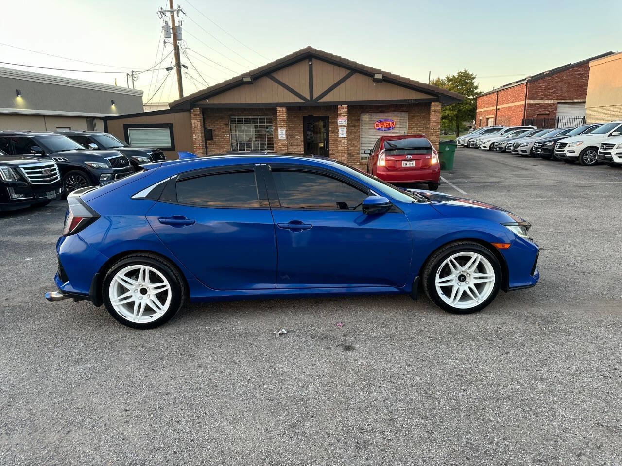 Used 2019 Honda Civic EX image 4