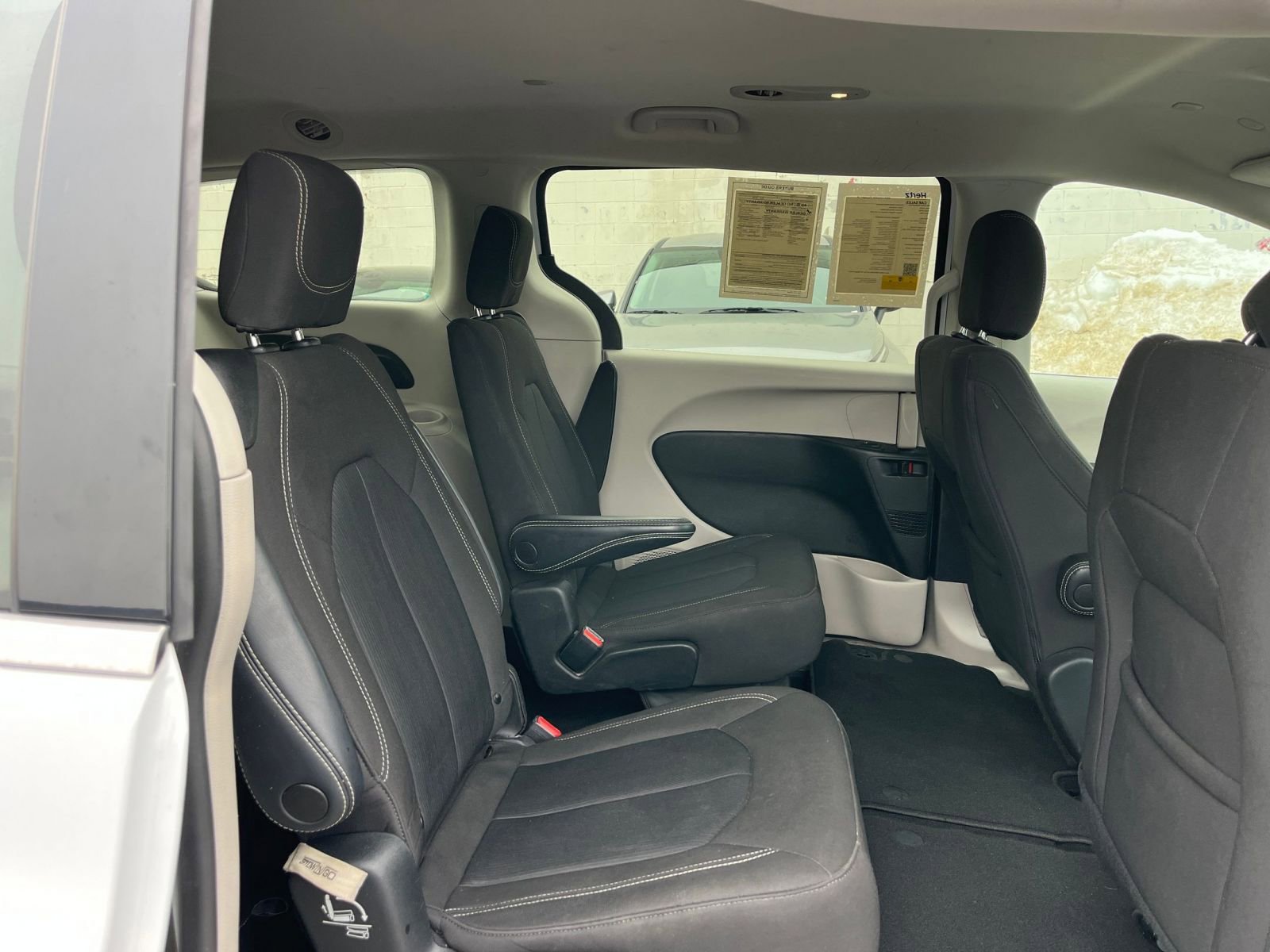 Used 2023 Chrysler Voyager LX image 27