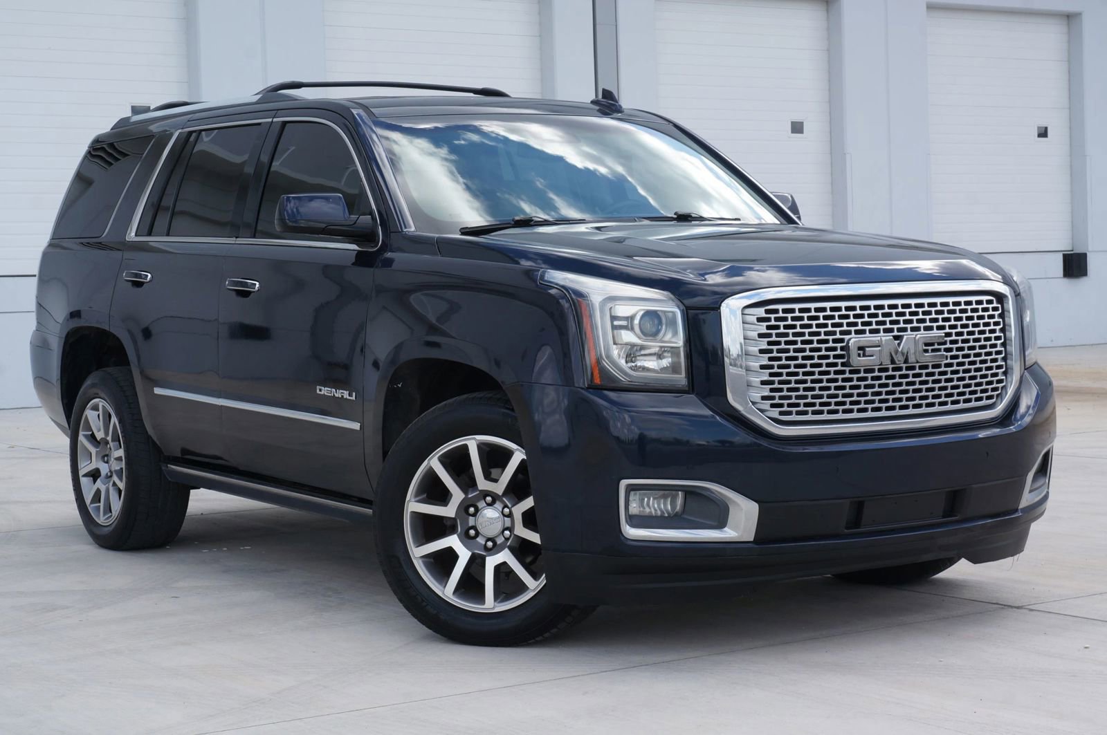Used 2017 GMC Yukon Denali w/ Open Road Package image 2