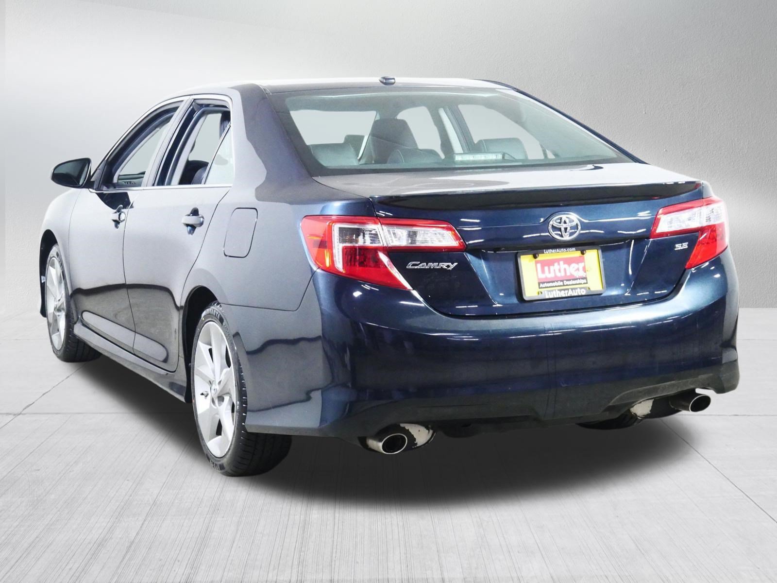 Used 2014 Toyota Camry SE FWD image 5