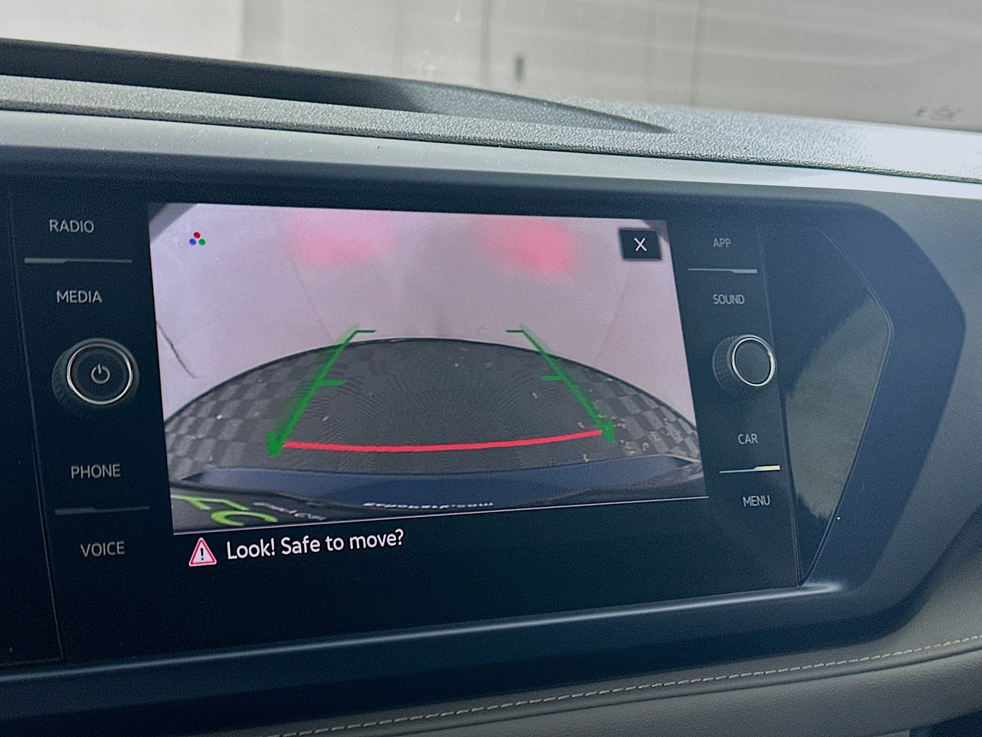 Used 2024 Volkswagen Taos SE w/ MDO Package image 21