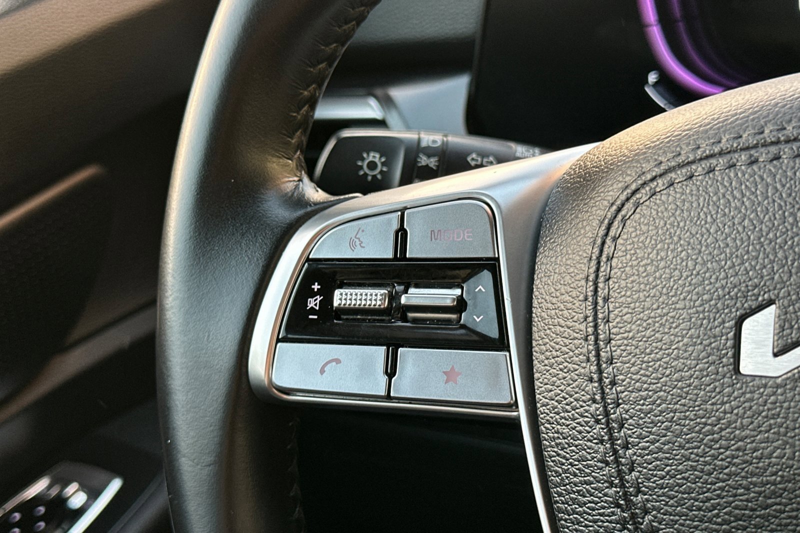 Used 2024 Kia Telluride LX image 32