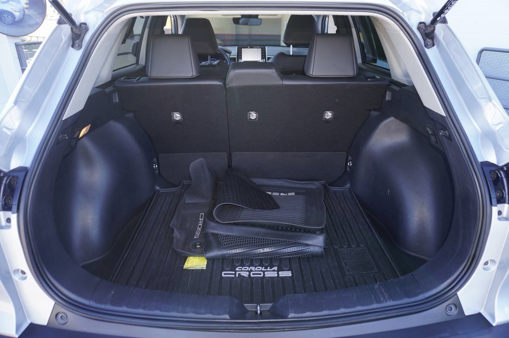 Certified 2022 Toyota Corolla Cross XLE image 9