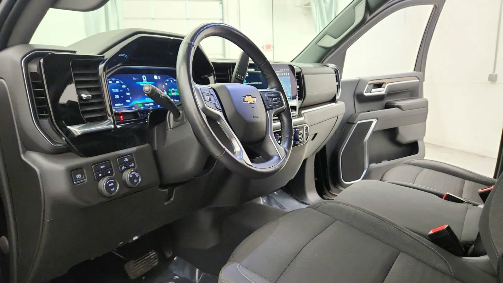 Used 2022 Chevrolet Silverado 1500 LT image 21