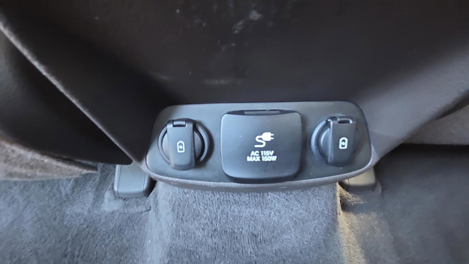 Used 2020 Hyundai Santa Fe Limited image 21
