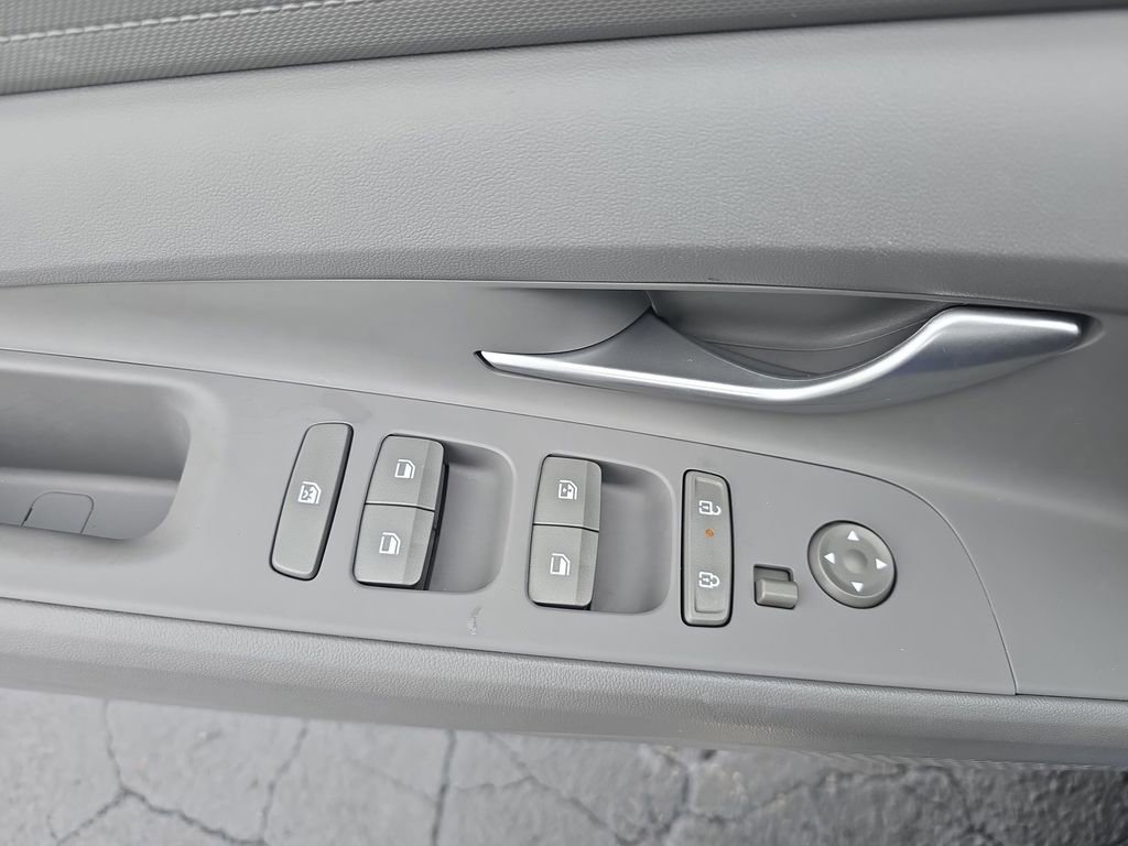 Used 2024 Hyundai Elantra SEL image 28
