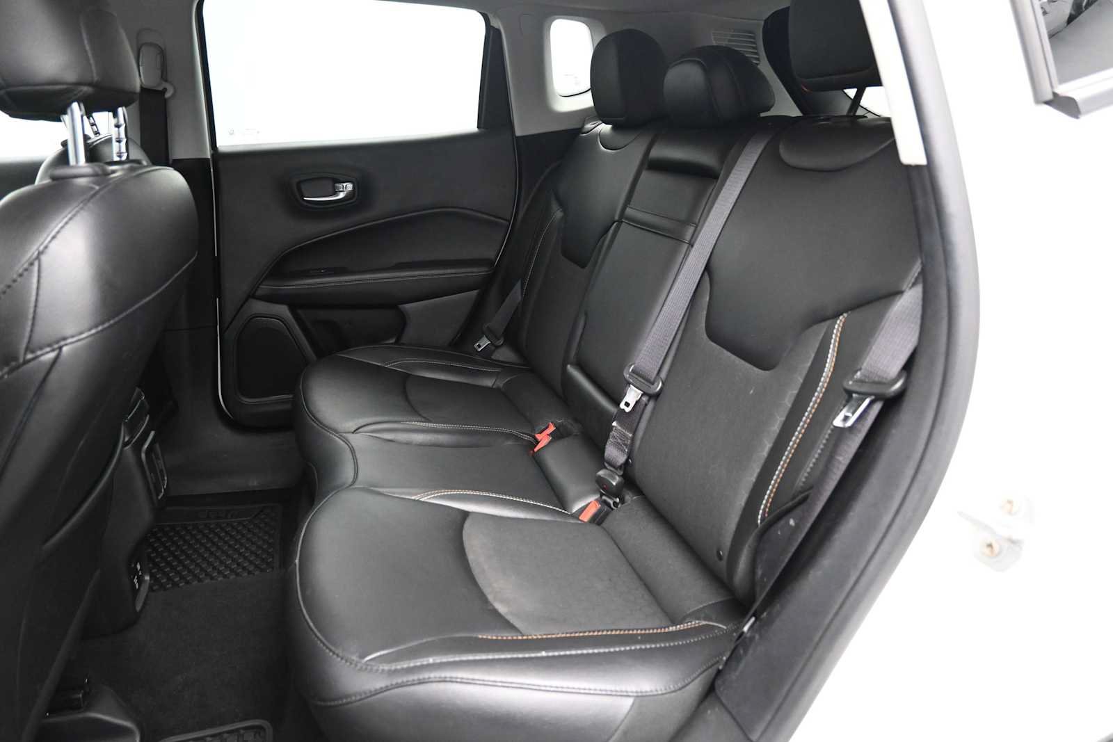 Used 2019 Jeep Compass Latitude w/ Cold Weather Group AWD/4WD image 12