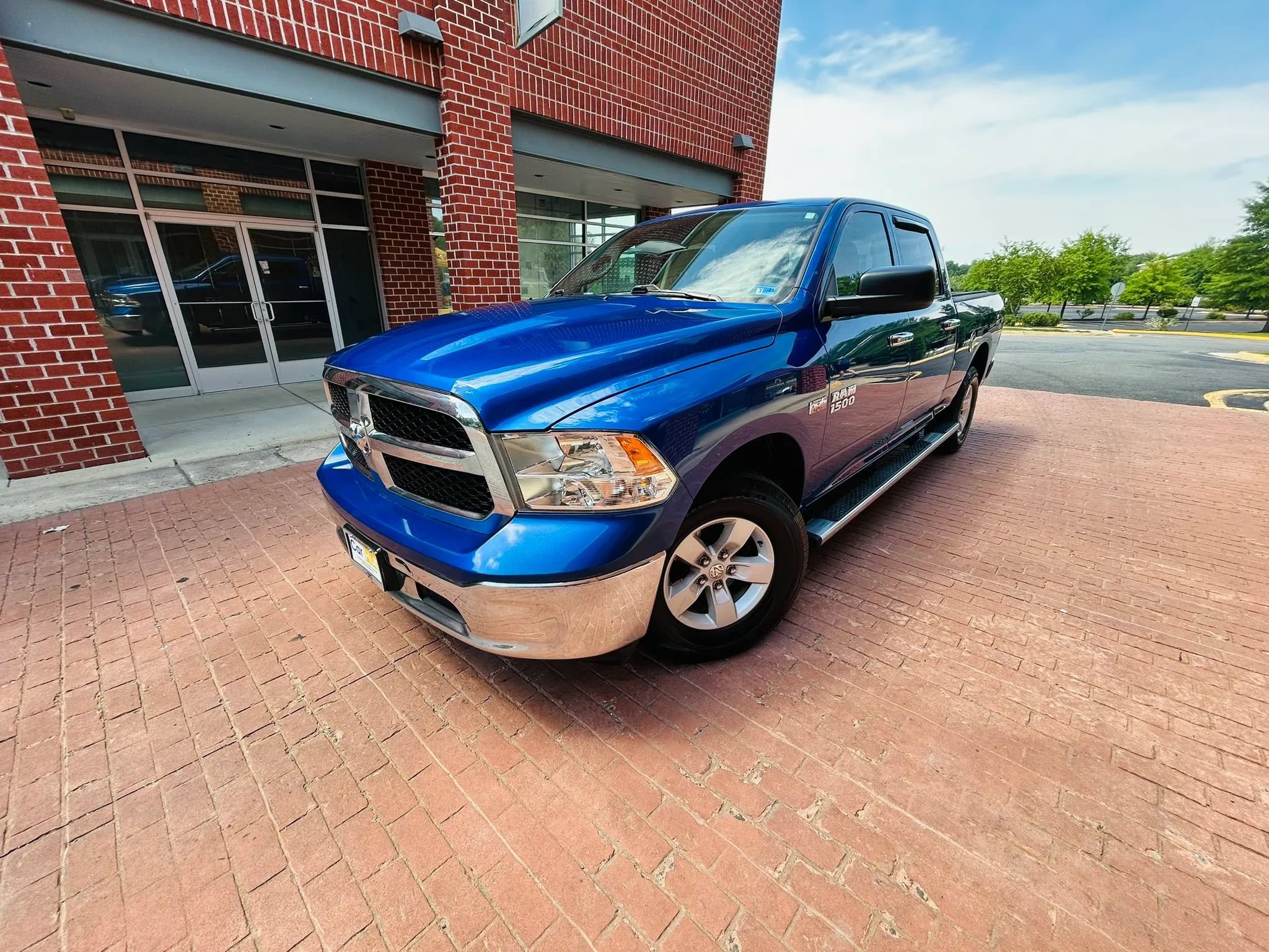 Used 2017 RAM 1500 Tradesman w/ Chrome Appearance Group AWD/4WD image 3