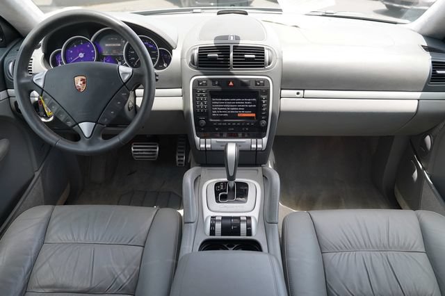 Used 2005 Porsche Cayenne Turbo AWD/4WD image 2