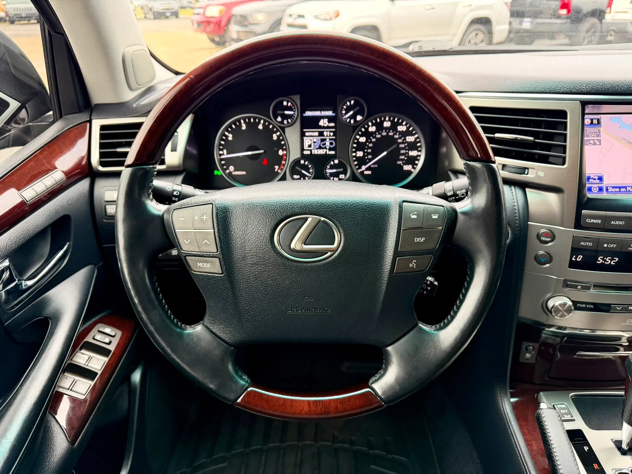 Used 2013 Lexus LX 570 4WD w/ Luxury Pkg image 17