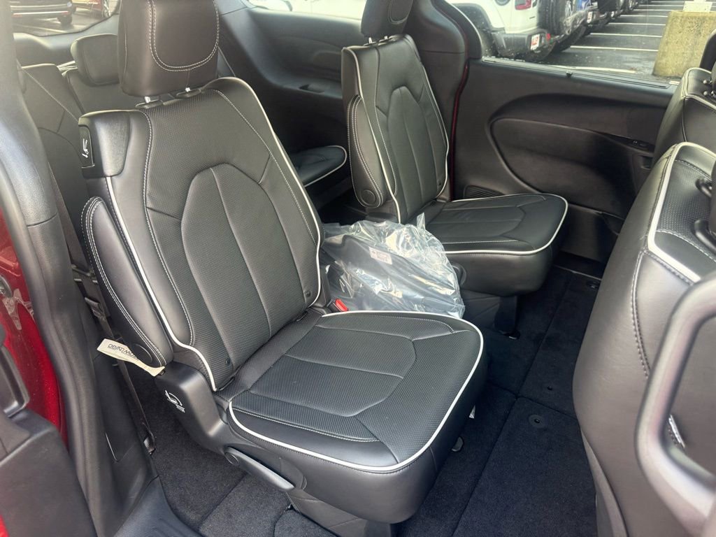New 2026 Chrysler Pacifica Limited w/ S Appearance Package image 39