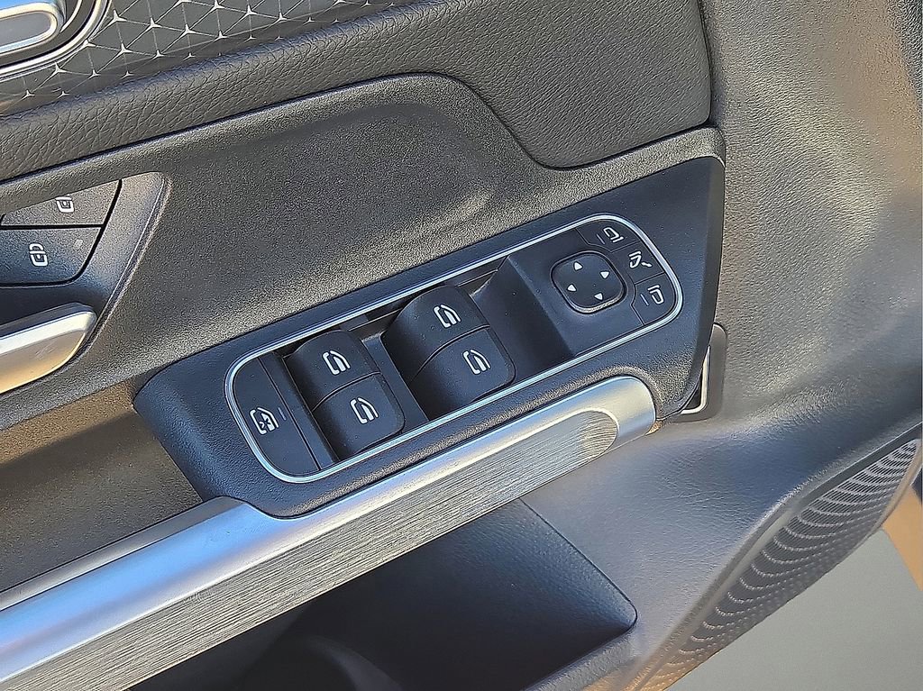 Used 2025 Mercedes-Benz GLB 250 image 22