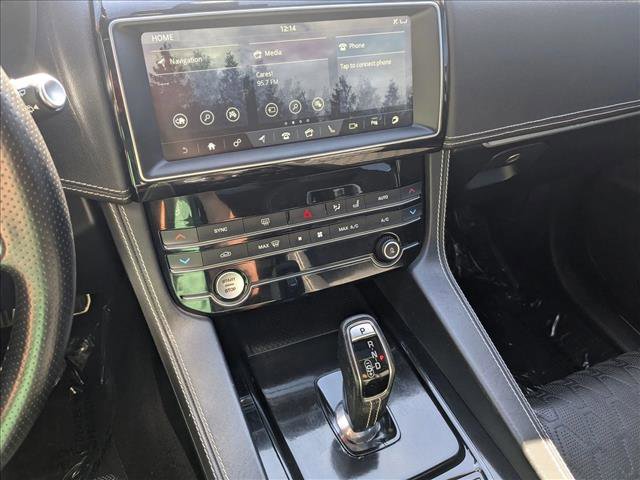 Used 2020 Jaguar F-PACE SVR image 15