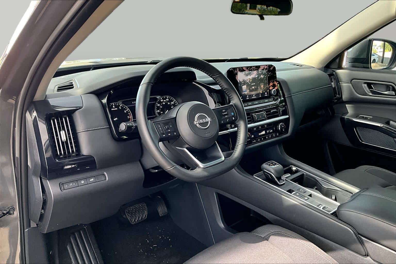 Certified 2025 Nissan Pathfinder SV w/ SV Premium Package FWD image 18