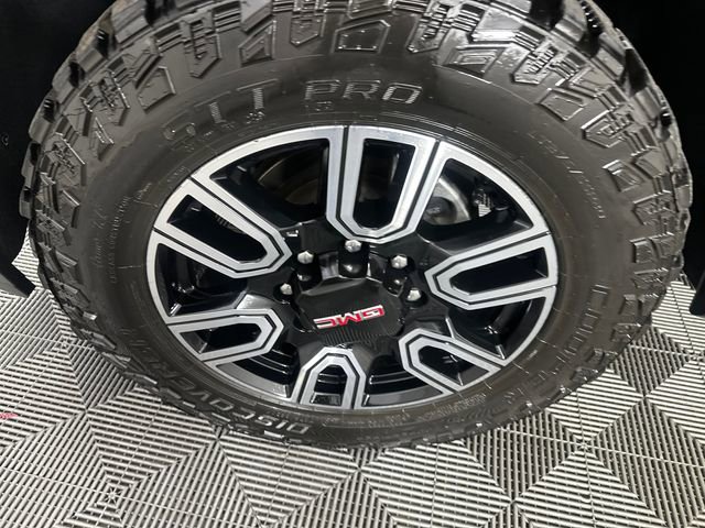Used 2022 GMC Sierra 2500 AT4 AWD/4WD image 2