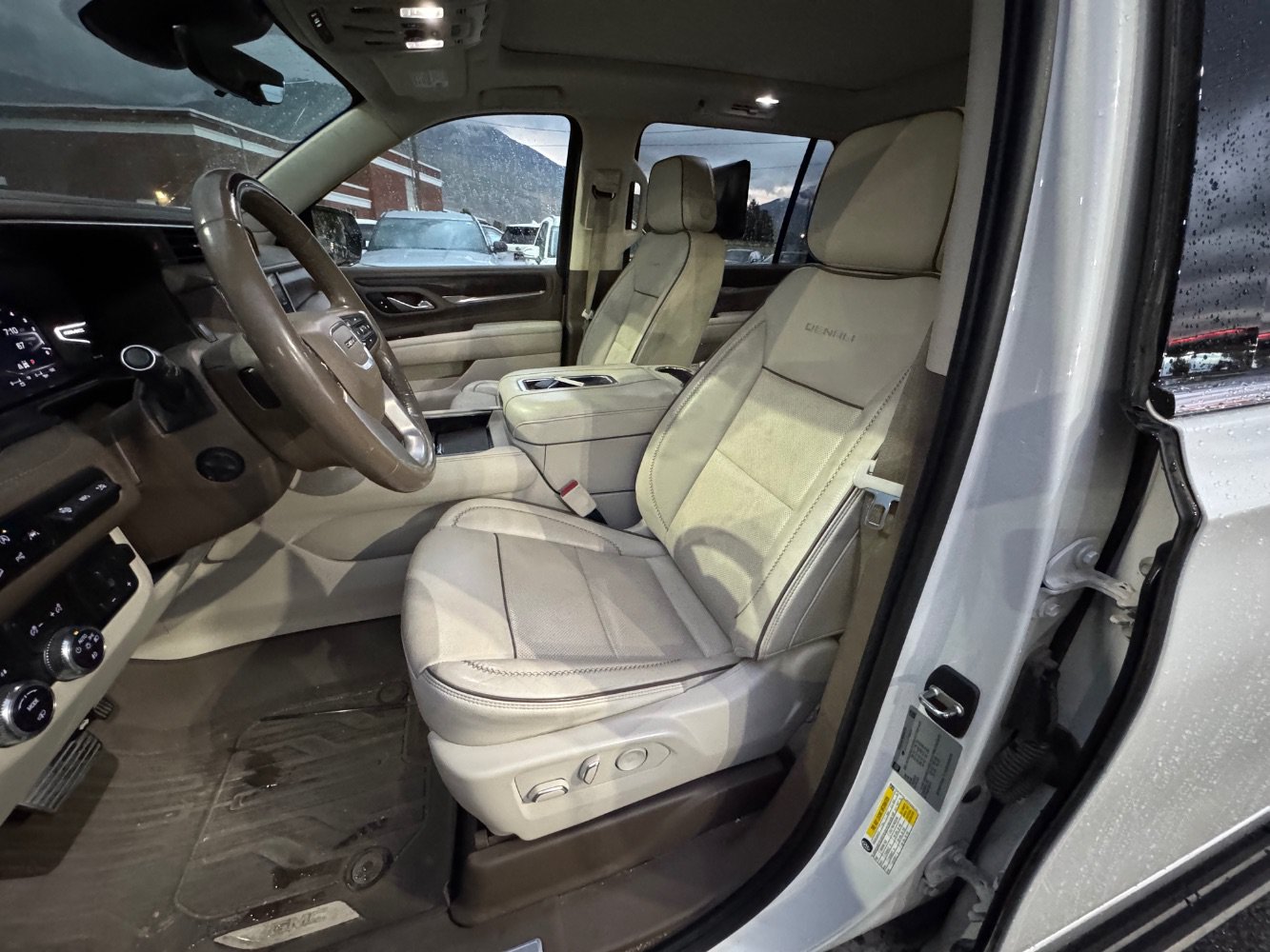Used 2023 GMC Yukon XL Denali w/ Denali Reserve Package AWD/4WD image 16