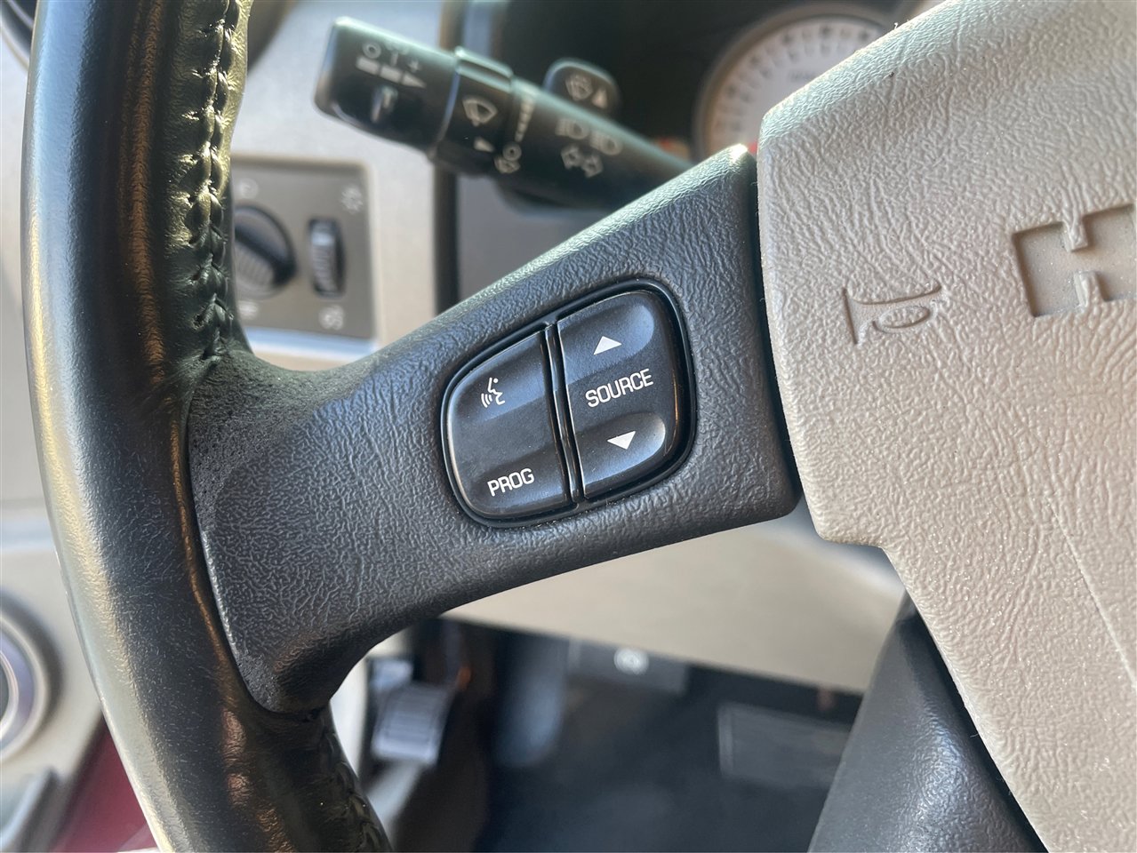 Used 2003 HUMMER H2 w/ Preferred Equipment Group image 50