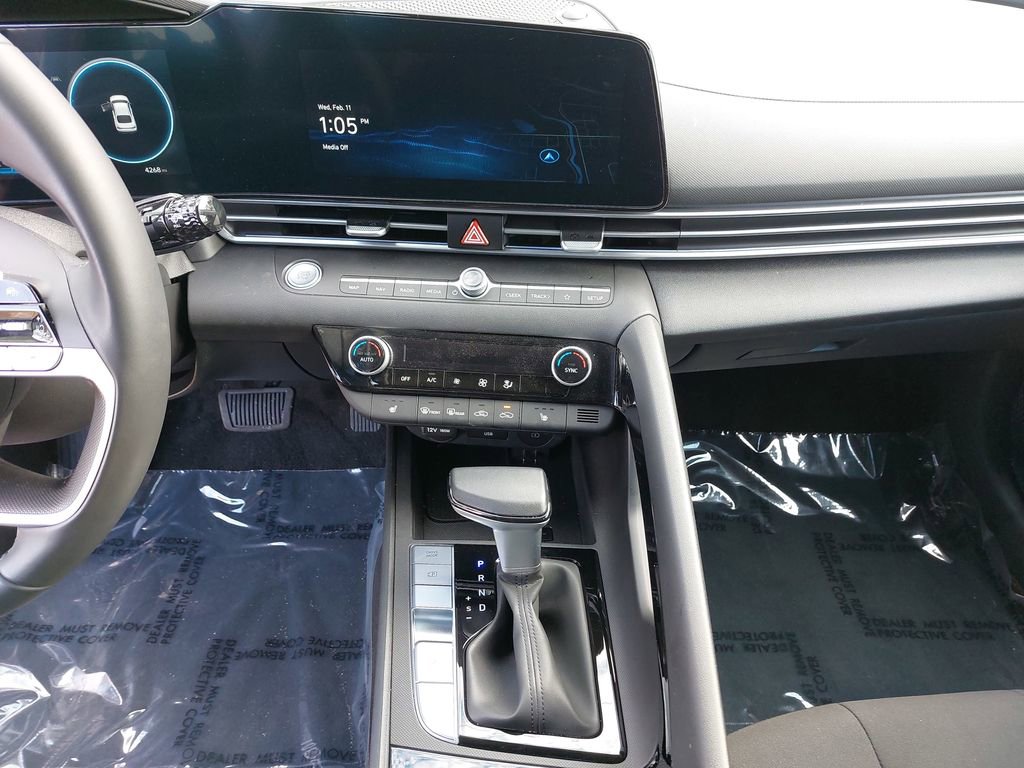 Certified 2025 Hyundai Elantra SEL w/ Cargo Package image 19