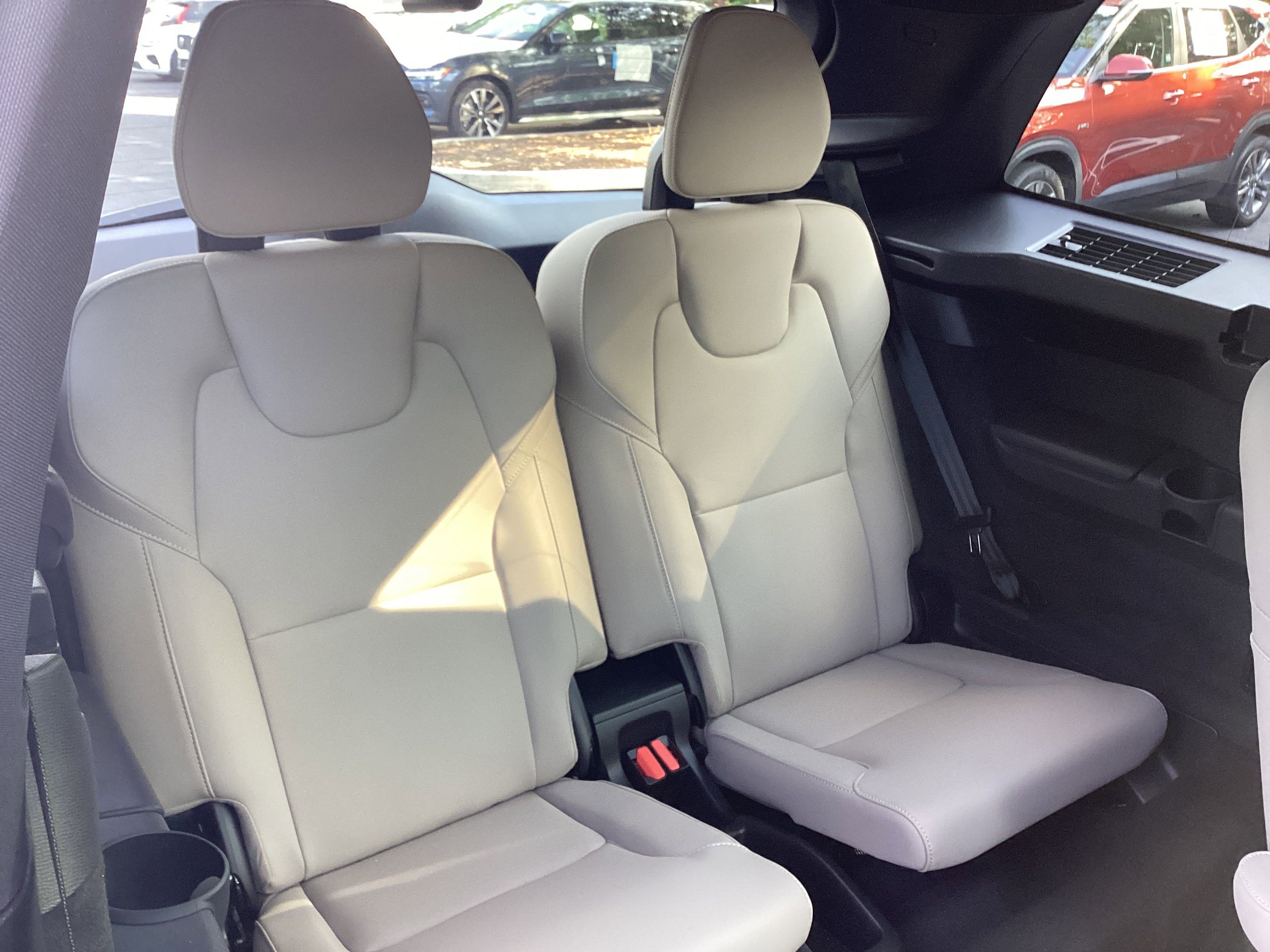 Used 2026 Volvo XC90 B6 Plus w/ Protection Package Premier image 34