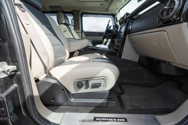 Used 2004 HUMMER H2 w/ Preferred Equipment Group image 58