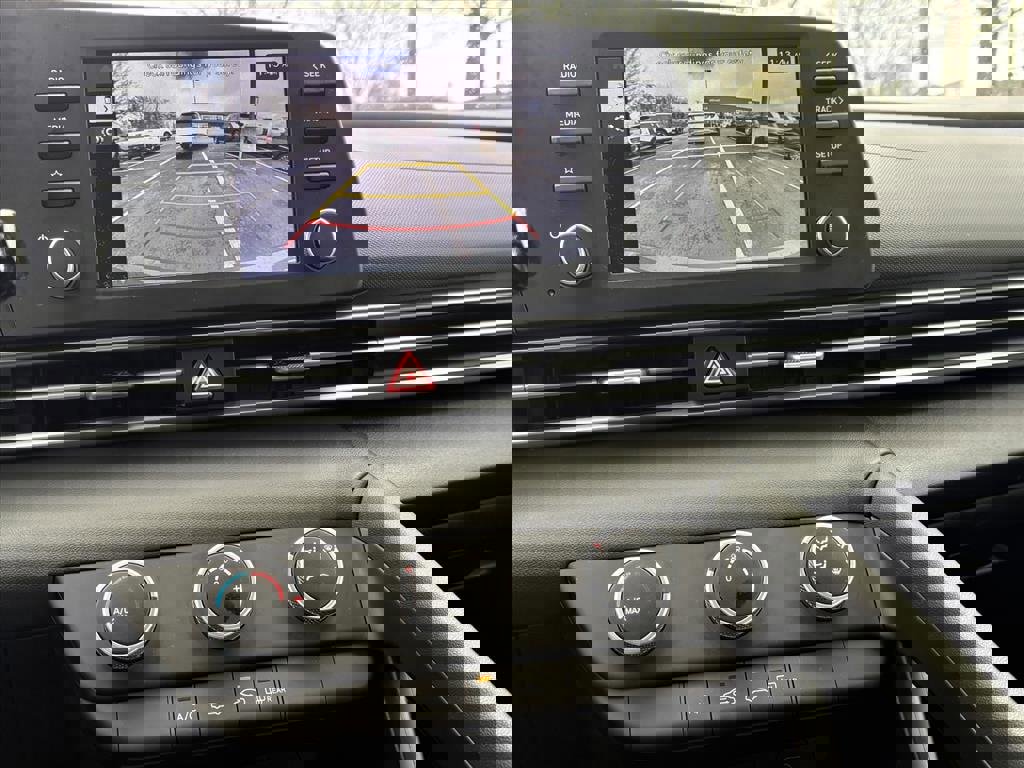 Certified 2025 Hyundai Elantra SE image 9