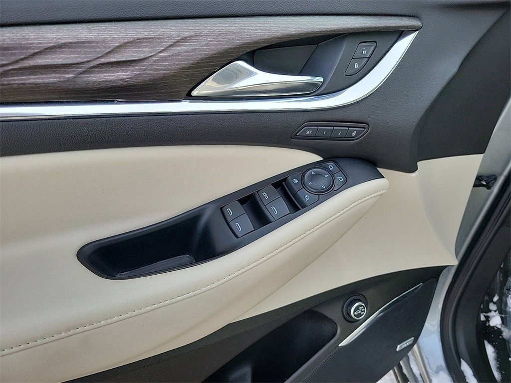 Used 2024 Buick Enclave Avenir w/ Avenir Technology Package image 20