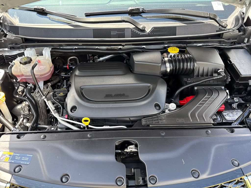 Used 2024 Chrysler Pacifica Touring-L FWD image 30