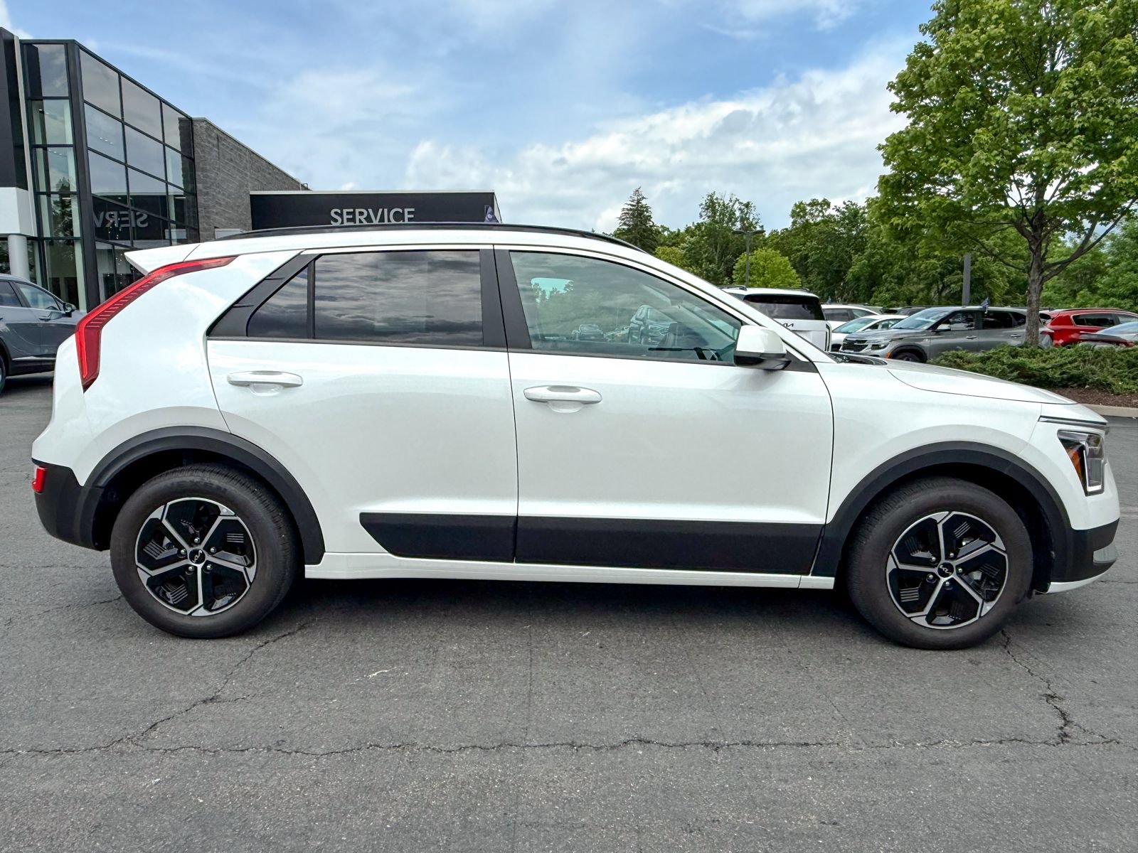 Certified 2025 Kia Niro LX FWD image 5