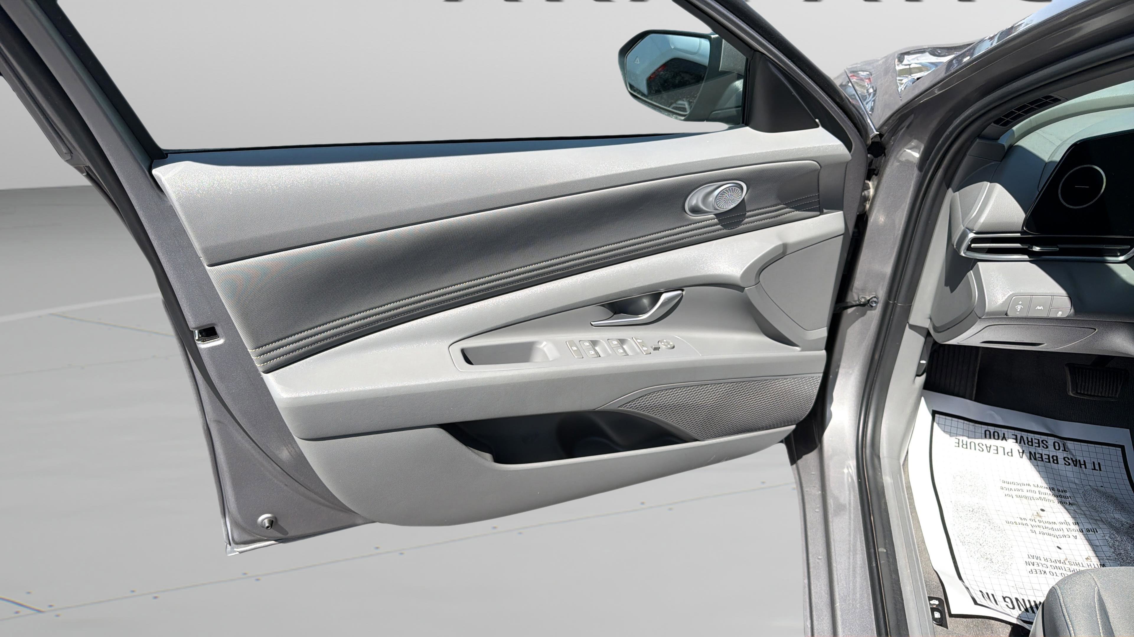 Used 2023 Hyundai Elantra SEL w/ Convenience Package image 13