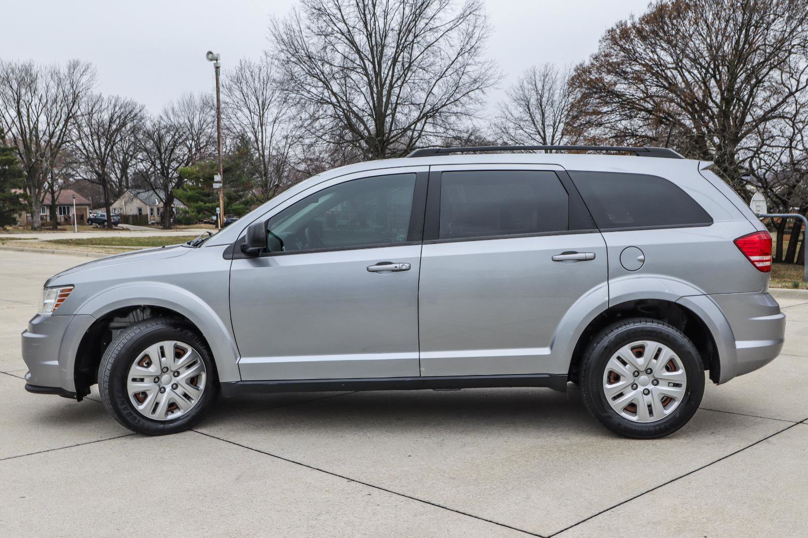 Used 2020 Dodge Journey SE FWD image 3