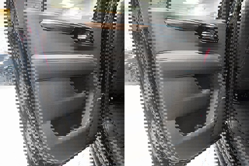 New 2026 Chevrolet Suburban High Country image 26