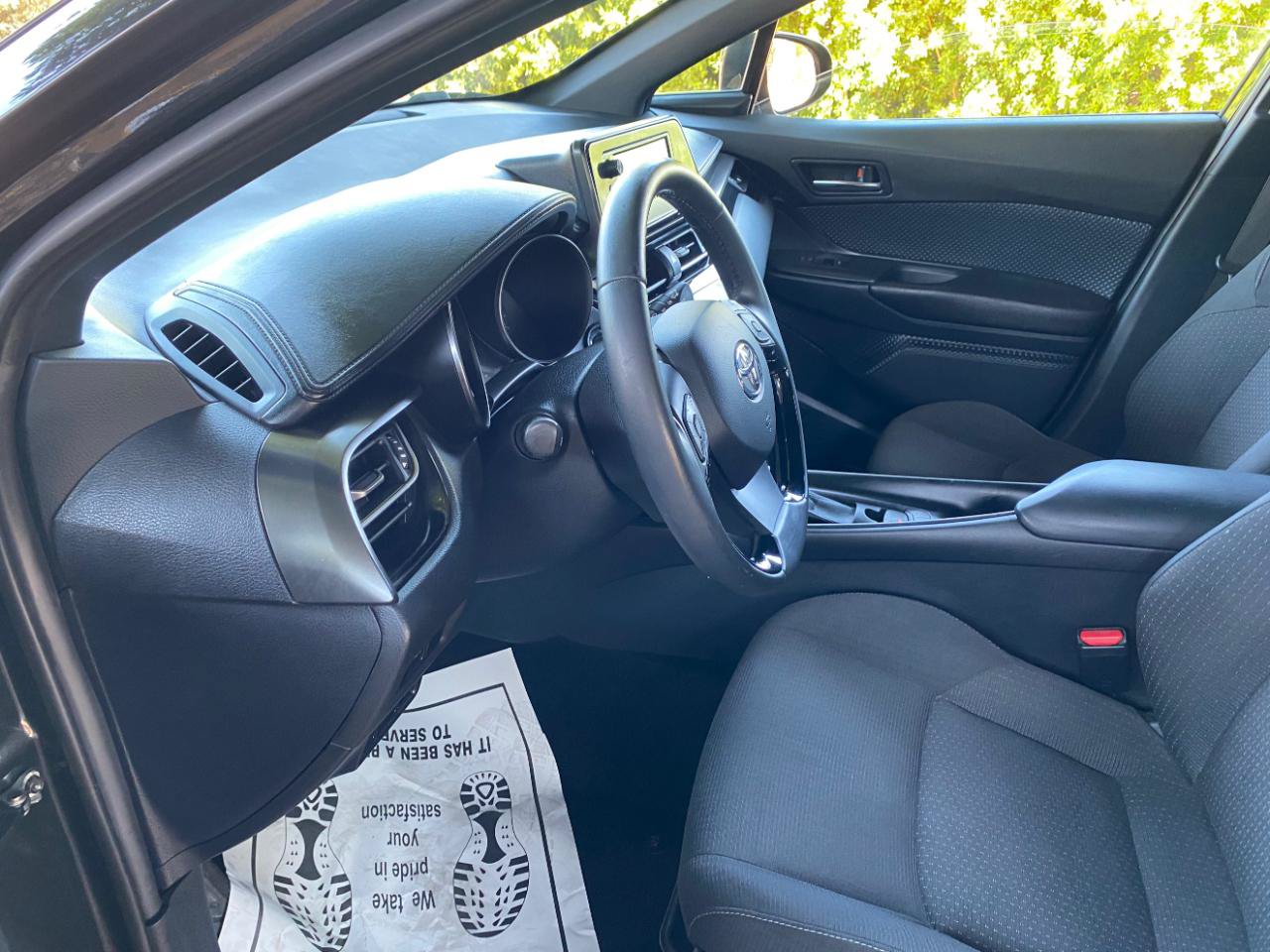 Used 2018 Toyota C-HR XLE FWD image 29