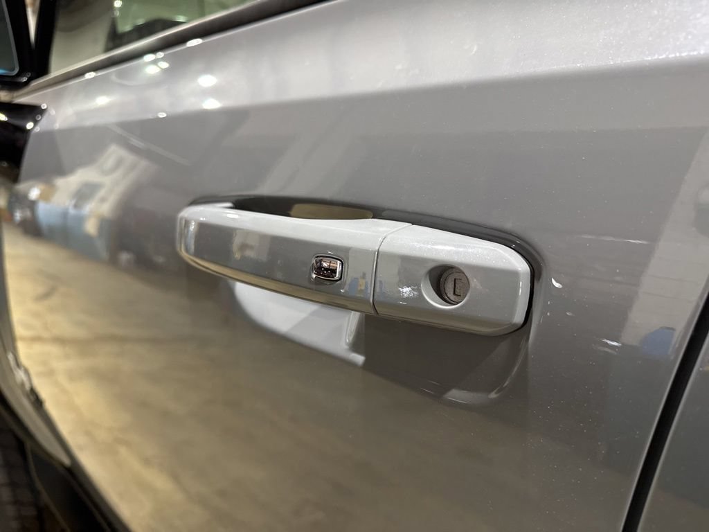 New 2025 GMC Hummer EV 2X AWD/4WD image 17