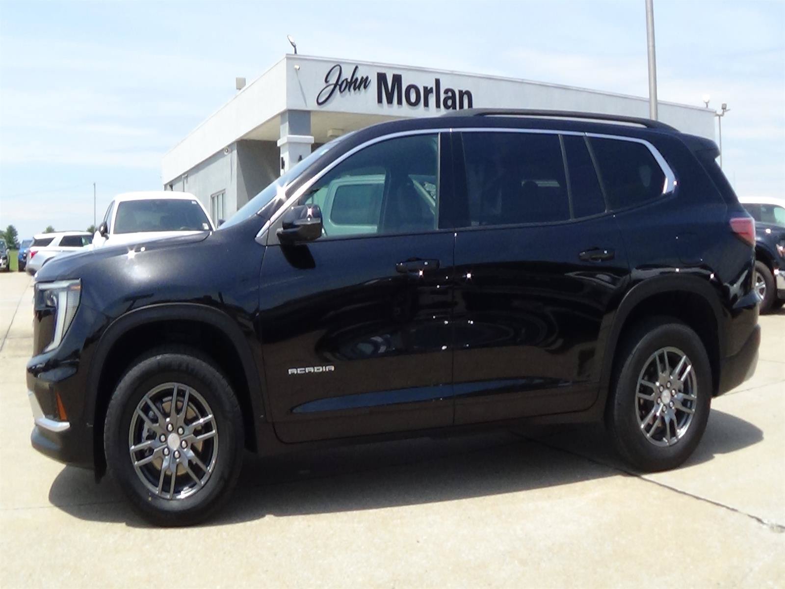 Used 2025 GMC Acadia Elevation FWD image 1