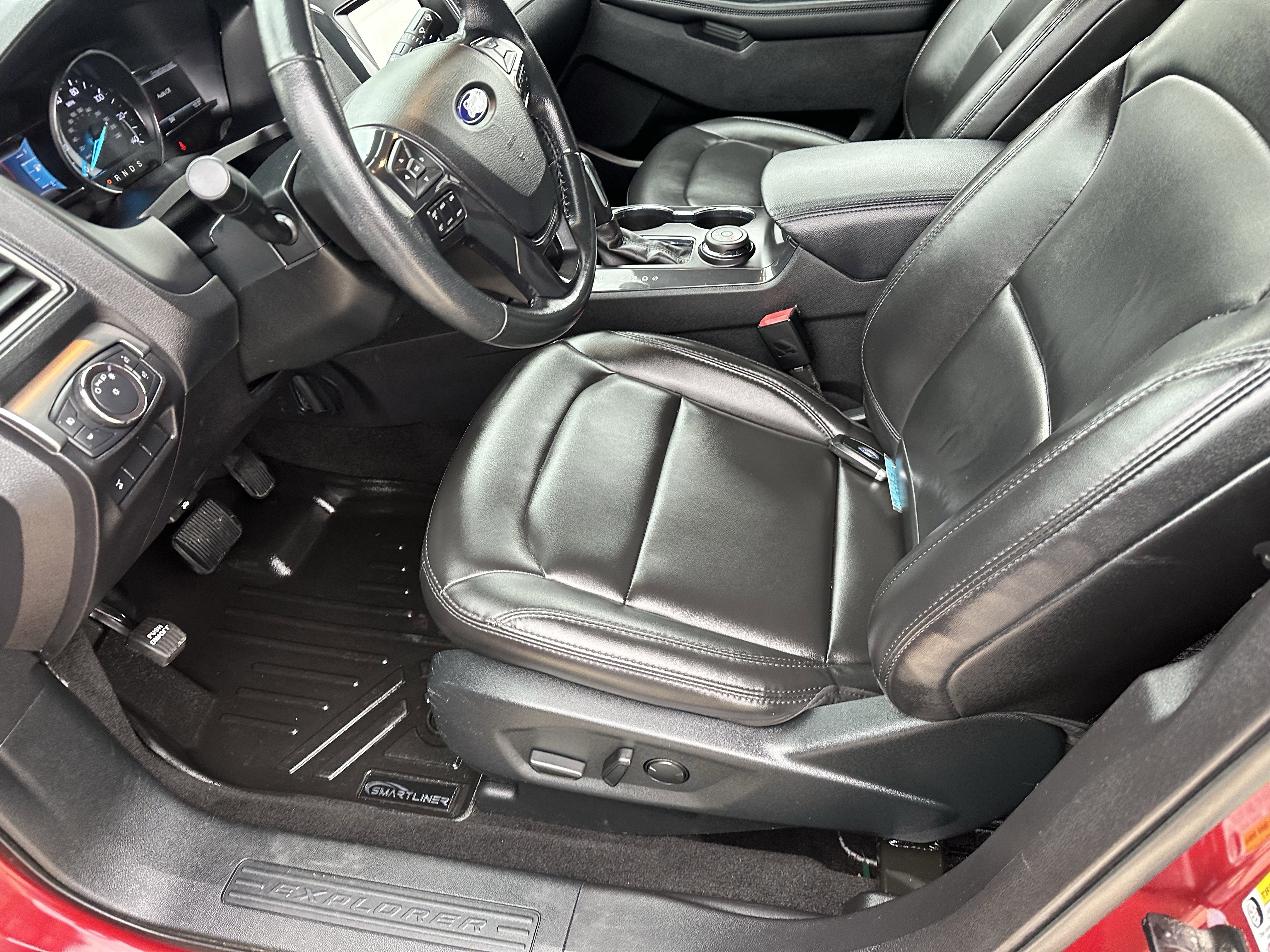 Used 2019 Ford Explorer XLT w/ Equipment Group 202A AWD/4WD image 15