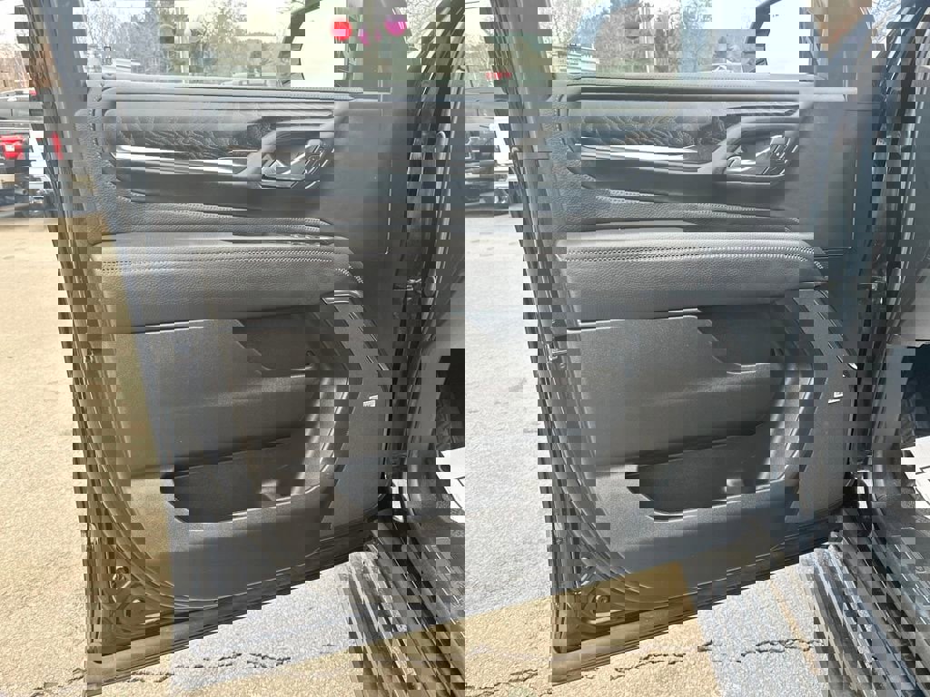 Used 2024 GMC Yukon Denali image 11