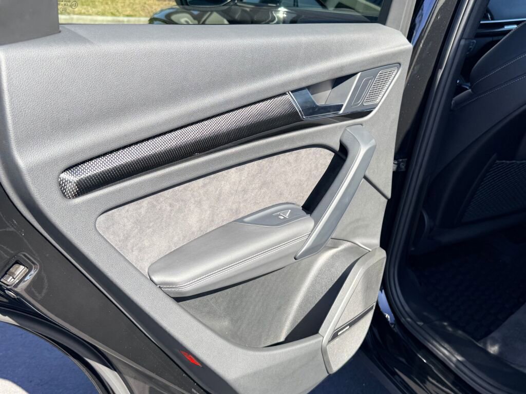 Used 2024 Audi SQ5 Prestige image 17