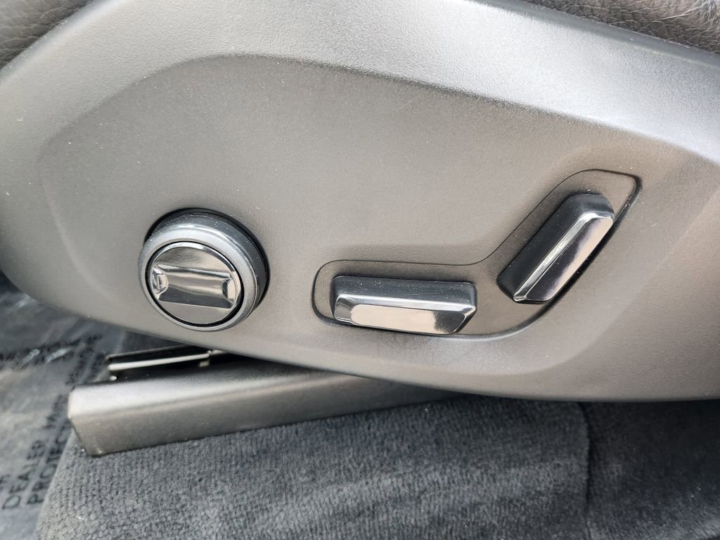 Used 2023 Volvo XC90 B6 Core w/ Protection Package Premier image 12