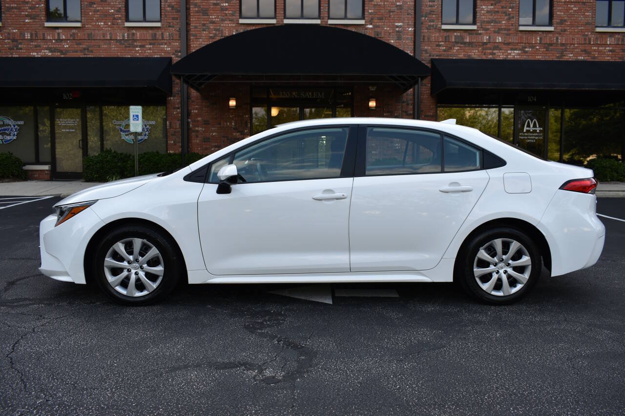 Used 2025 Toyota Corolla LE FWD image 4
